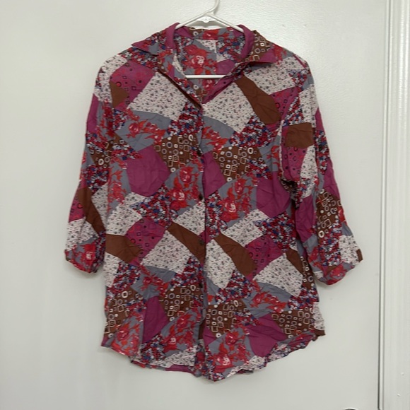 Women’s Button Down Longsleeve Shirt - Picture 1 of 3